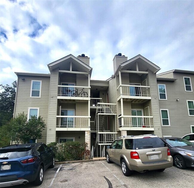 Building Photo - 114 E 31st St