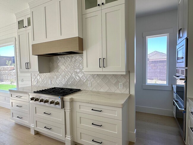 Building Photo - Stunning 5 Bedroom Home with Premium Upgrades Throughout