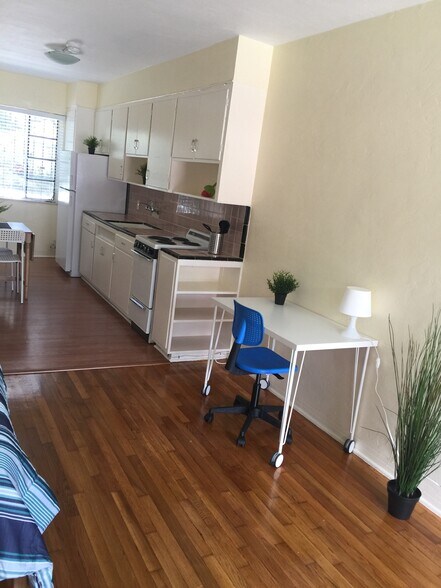 Building Photo - 2821 SW 1st Ave