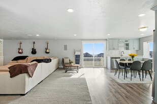 Building Photo - 617 W 4050 N