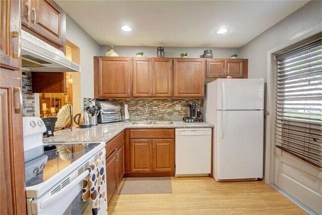 Building Photo - 8101 SW 24th Ct