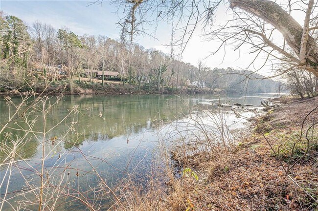 Building Photo - 4562 Columns Dr SE