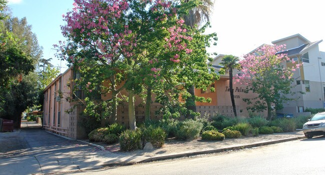 Building Photo - Twin Palms