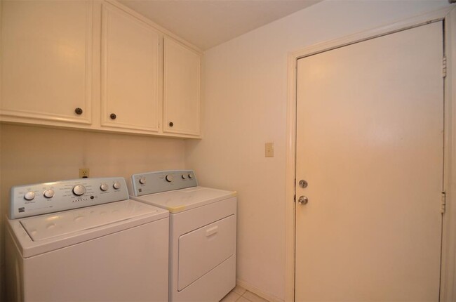Building Photo - 13722 Lynnwood Ln