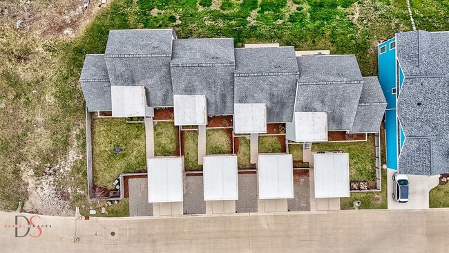 Building Photo - 43 Windward Way