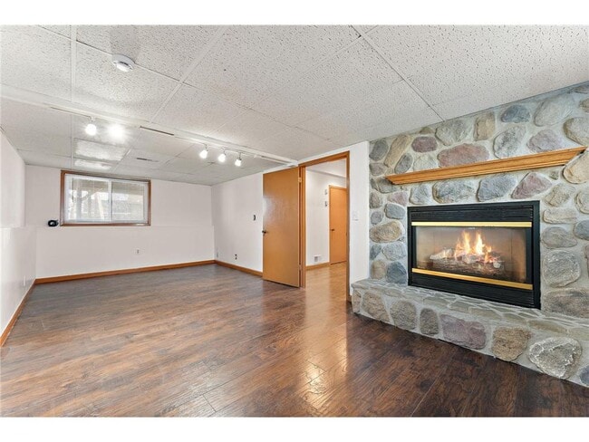 Building Photo - 13753 Glenhurst Ave