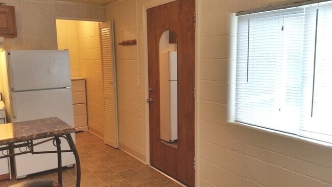 Building Photo - 166 Ponderosa Dr