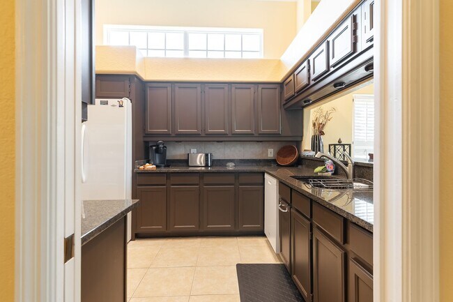 Building Photo - Beautiful 2-Bed Pool Home with Deeded Golf...