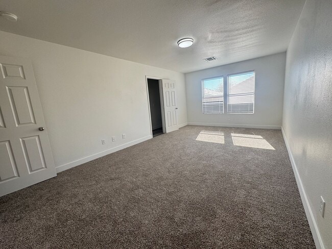 Building Photo - 6339 W Silver Ribbon Ct