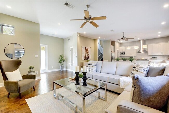 Building Photo - 2700 Cherry Ln