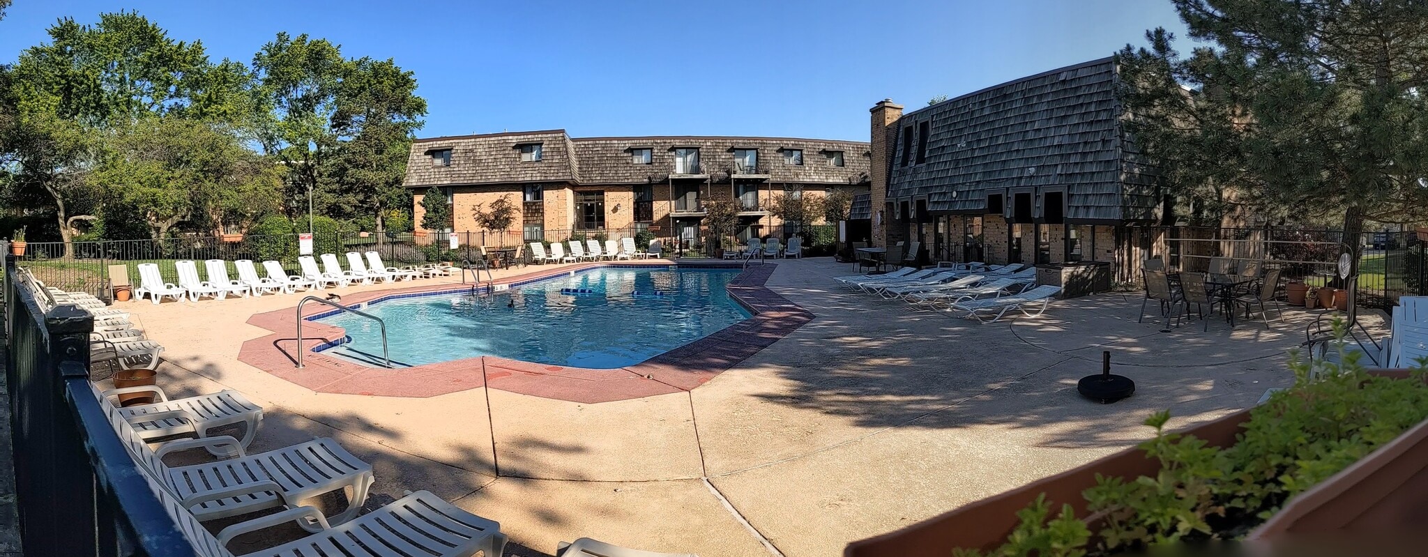 Building Photo - 1 Oak Creek Dr