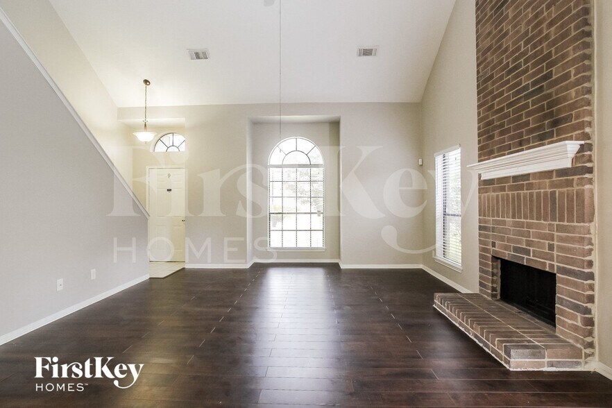 Building Photo - 2922 Eaglenest Ln