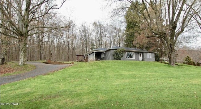 Building Photo - 1561 PA-171