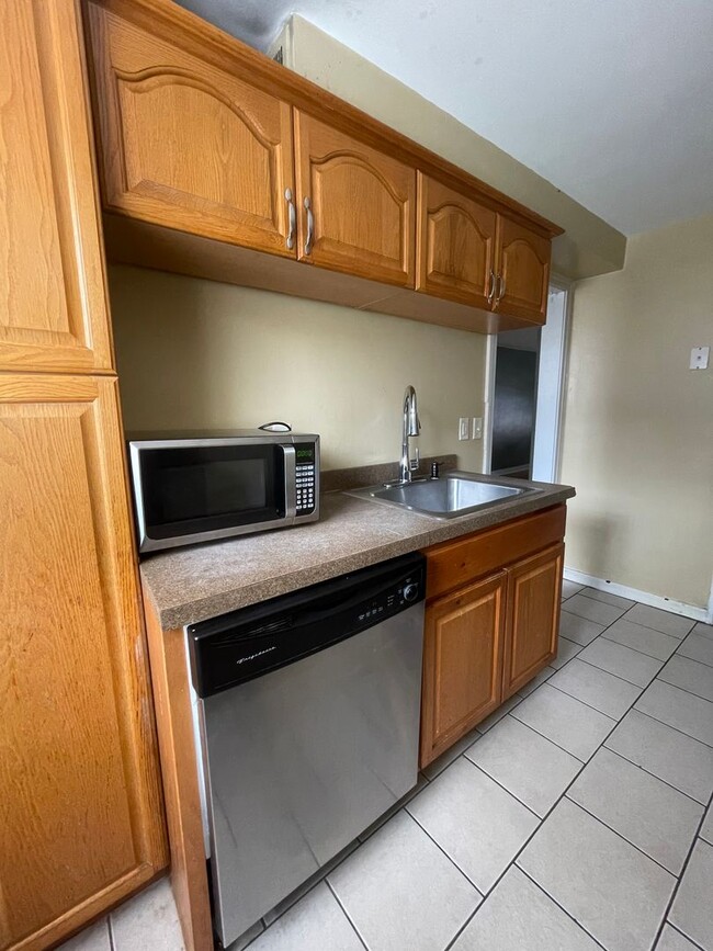 Building Photo - 3 Bedroom Single Family Home in Harrisburg!