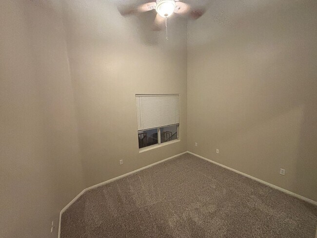 Building Photo - 2 Bed/ 2 Bath upstairs Condo in Guard Gated Painted Desert