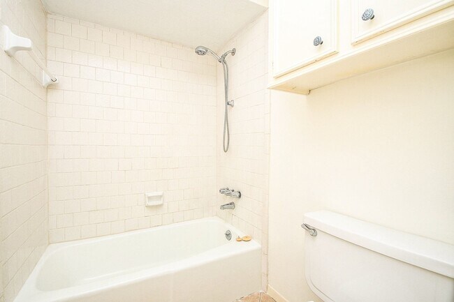 Building Photo - 6702 Spring Leaf Dr