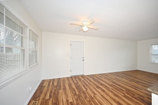 Building Photo - Cute 3-bedroom, 1 bath home with basement!