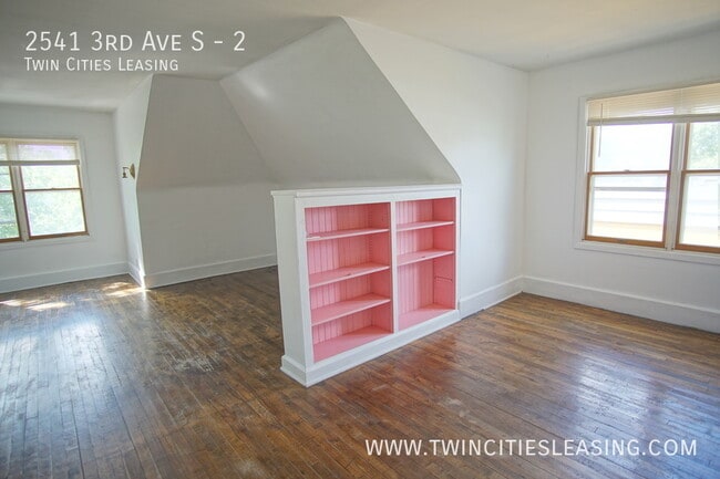 Building Photo - 2541 3rd Ave S
