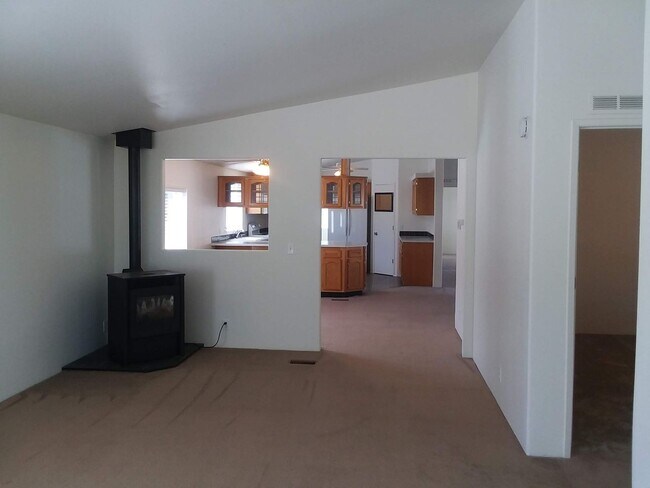 Building Photo - Round Lake Estates