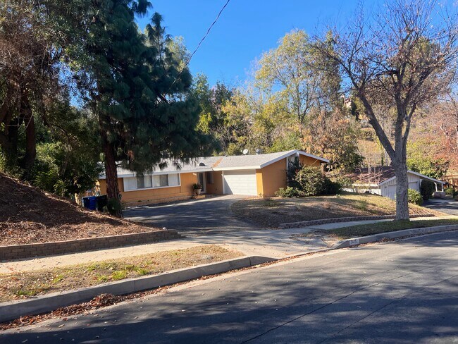 Primary Photo - 5615 Oso Ave