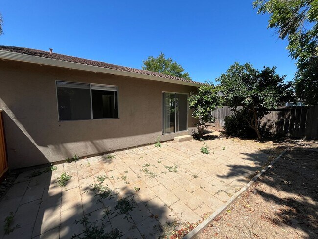 Building Photo - Ready Now! Come Tour Your New 3 Bedroom 2 ...