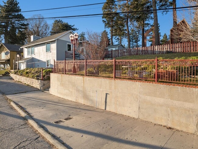 Building Photo - 25008 Ocean View Dr