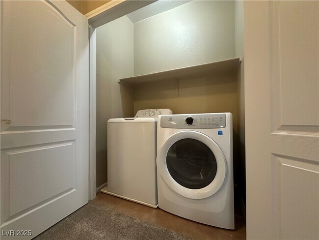 Building Photo - 5023 Auburn Skyline St