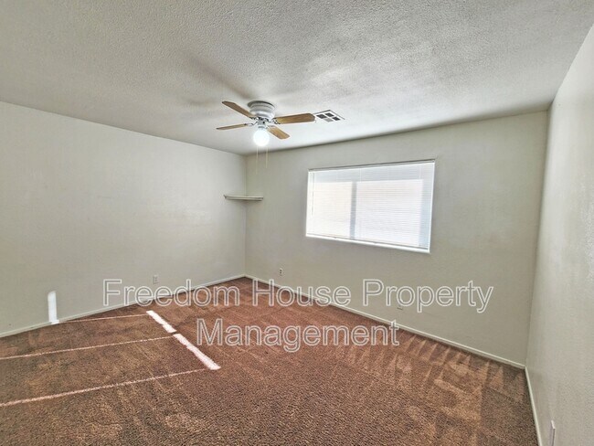 Building Photo - 2321 E Calvada Blvd