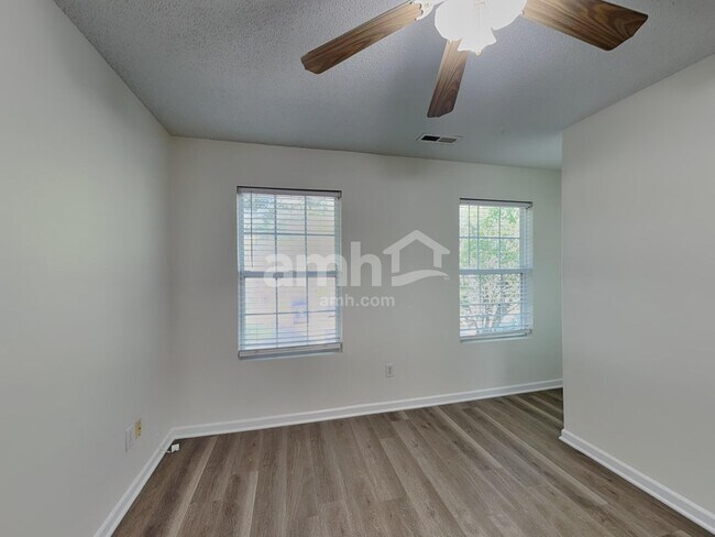 Building Photo - 5202 Carriage Woods Dr