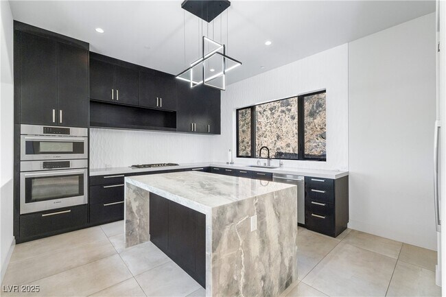 Building Photo - 386 Tranquil Peak Ct