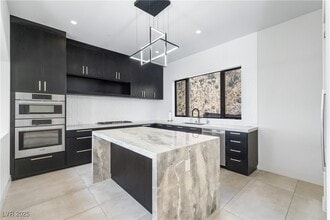 Building Photo - 386 Tranquil Peak Ct