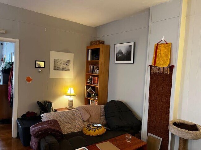 Building Photo - 8 Hyde Park Ave