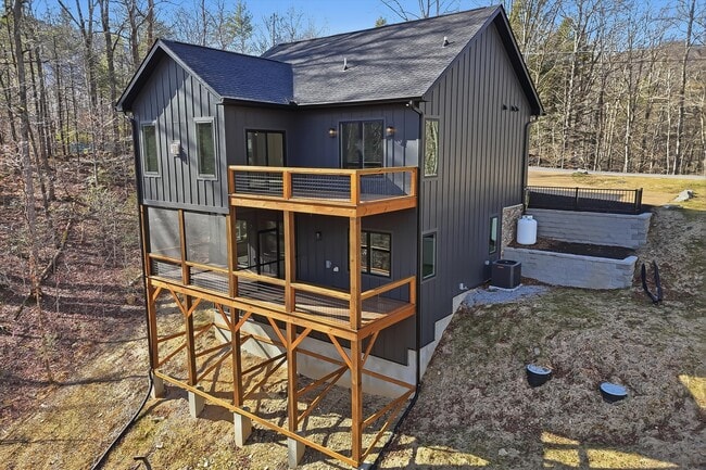 Building Photo - 106 Fairway Cir