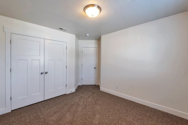 Building Photo - Modern Row End Townhome w 2 car attached g...