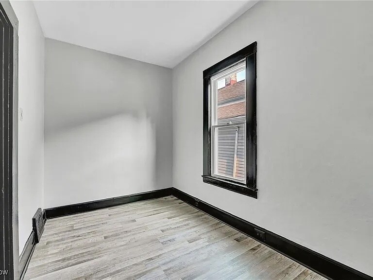 Back unit bedroom - 3620 E 63rd St