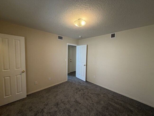 Building Photo - 3 Bedroom Single Story Home Near Northern Blvd NE & Loma Colorado Blvd NE!