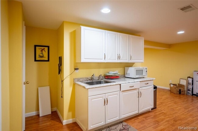 Building Photo - 41063 Millbrook Dr