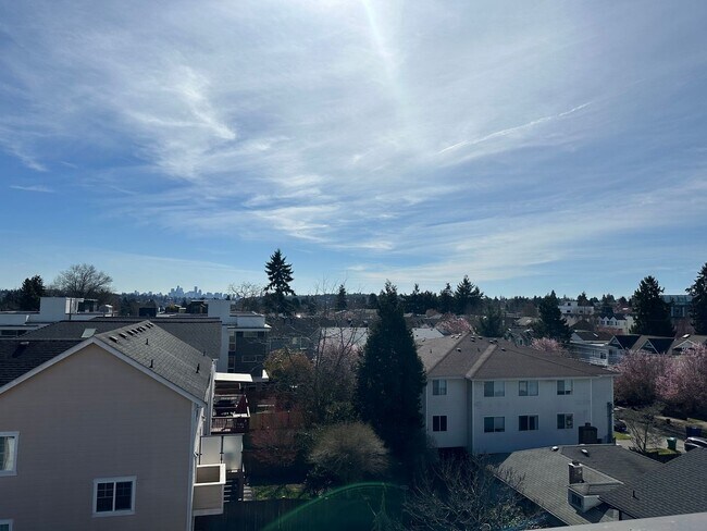 Building Photo - Location! Location! Modern 3 bed, 2.5 bath, Townhome near Greenlake!