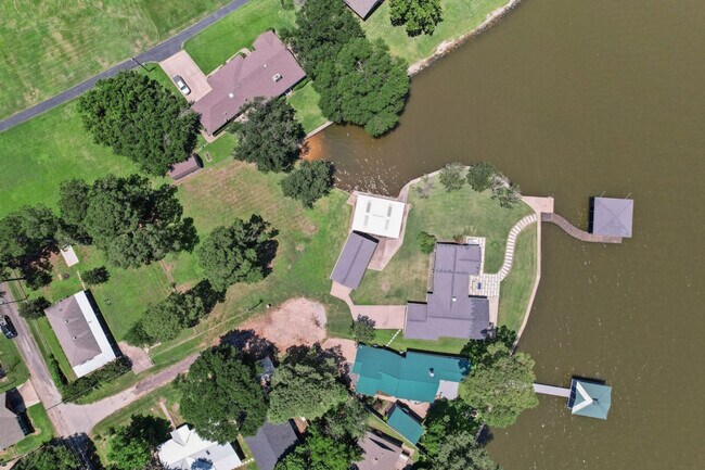 Building Photo - 1012 Chestnut Dr