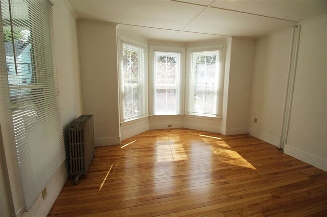 Building Photo - 12 Monroe St