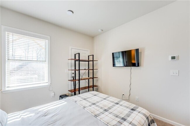 Building Photo - 1634 Halbrook Pl SW