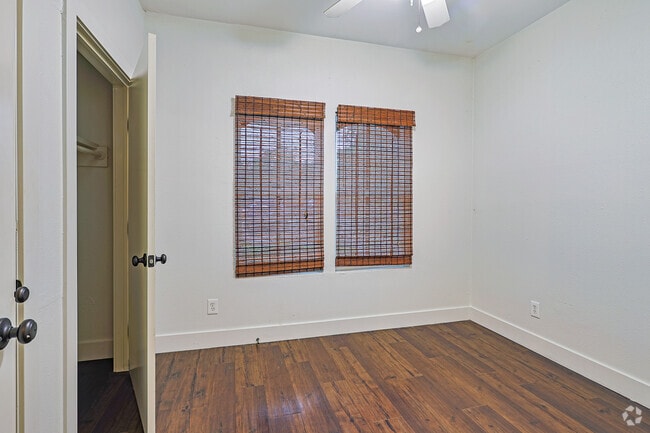1BR, 1BA - 410SF - Bedroom - Alma Woodward