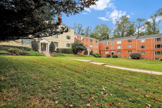 Building Photo - 10411 Montrose Ave