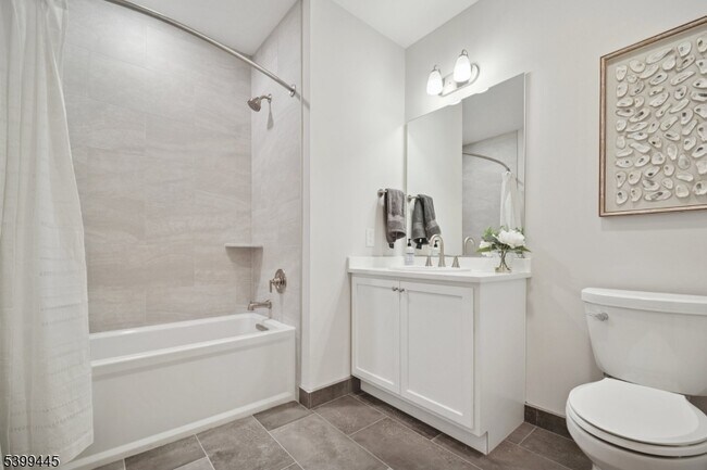 Building Photo - 246 Main St