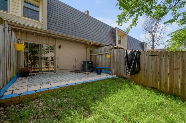 Building Photo - 139 Regency Point Path