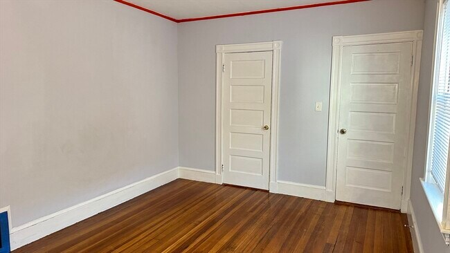 Building Photo - 10 Newport Terrace