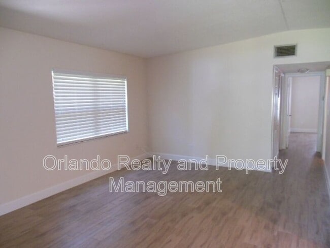 Building Photo - 404 Oakhurst St
