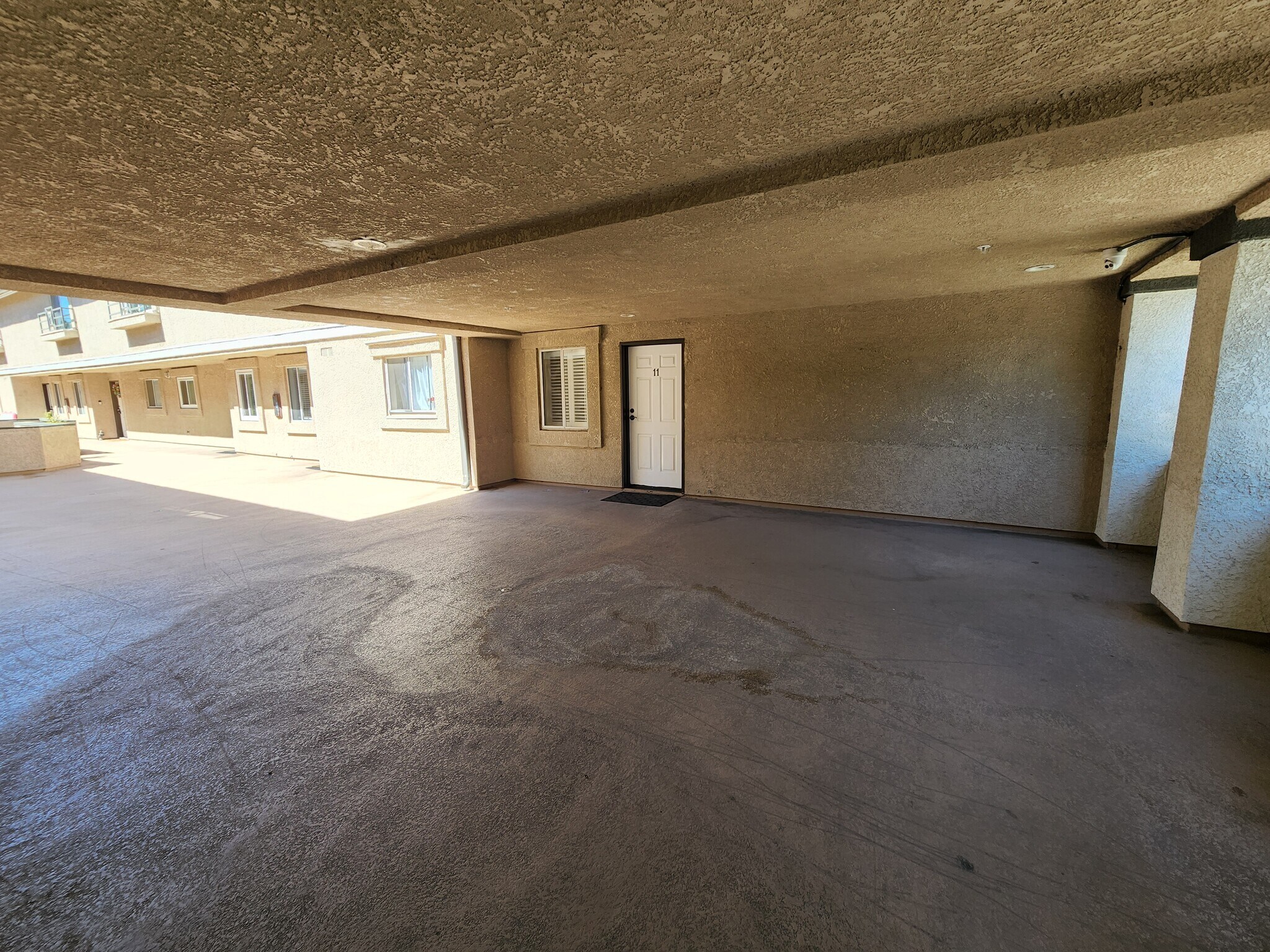Building Photo - 420 Riverdale Dr