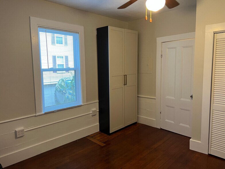 Building Photo - 32 Lynde St
