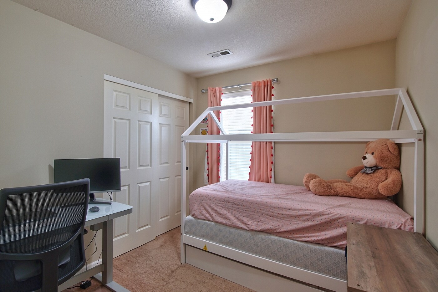 Building Photo - 17536 SW Parkway Ct